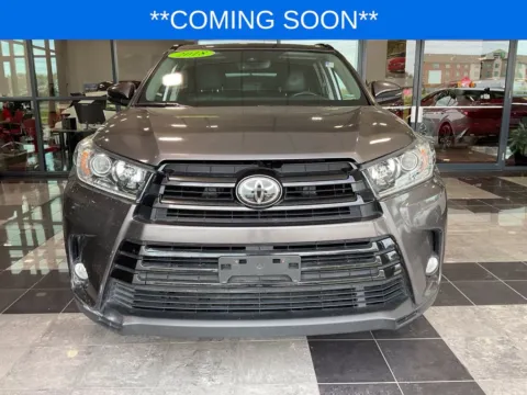 Photos of 2018 Toyota Highlander SE for sale in Kansas City, MO at Jay Wolfe Toyota