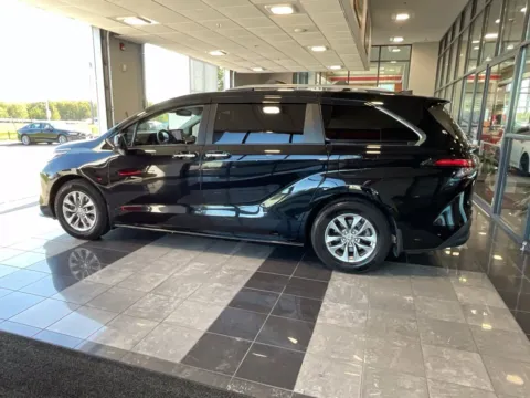 More photos of 2022 Toyota Sienna XLE at Jay Wolfe Toyota, MO