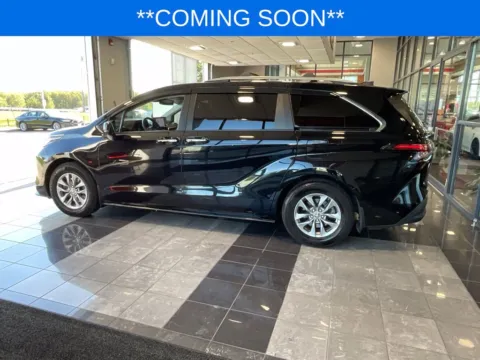 More photos of 2022 Toyota Sienna XLE at Jay Wolfe Toyota, MO