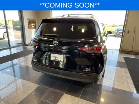 More photos of 2022 Toyota Sienna XLE at Jay Wolfe Toyota, MO
