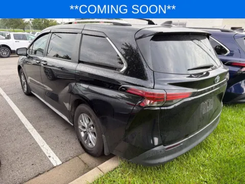 More photos of 2022 Toyota Sienna XLE at Jay Wolfe Toyota, MO