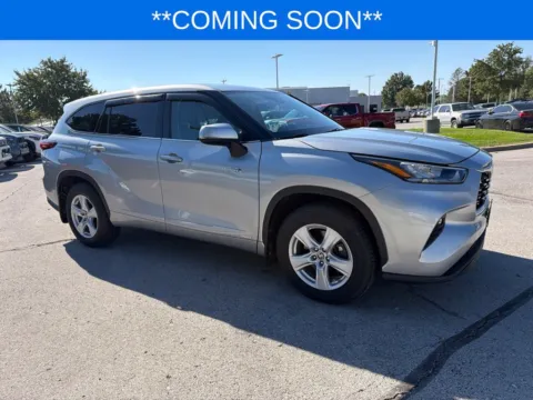 More photos of 2020 Toyota Highlander Hybrid LE at Jay Wolfe Toyota, MO