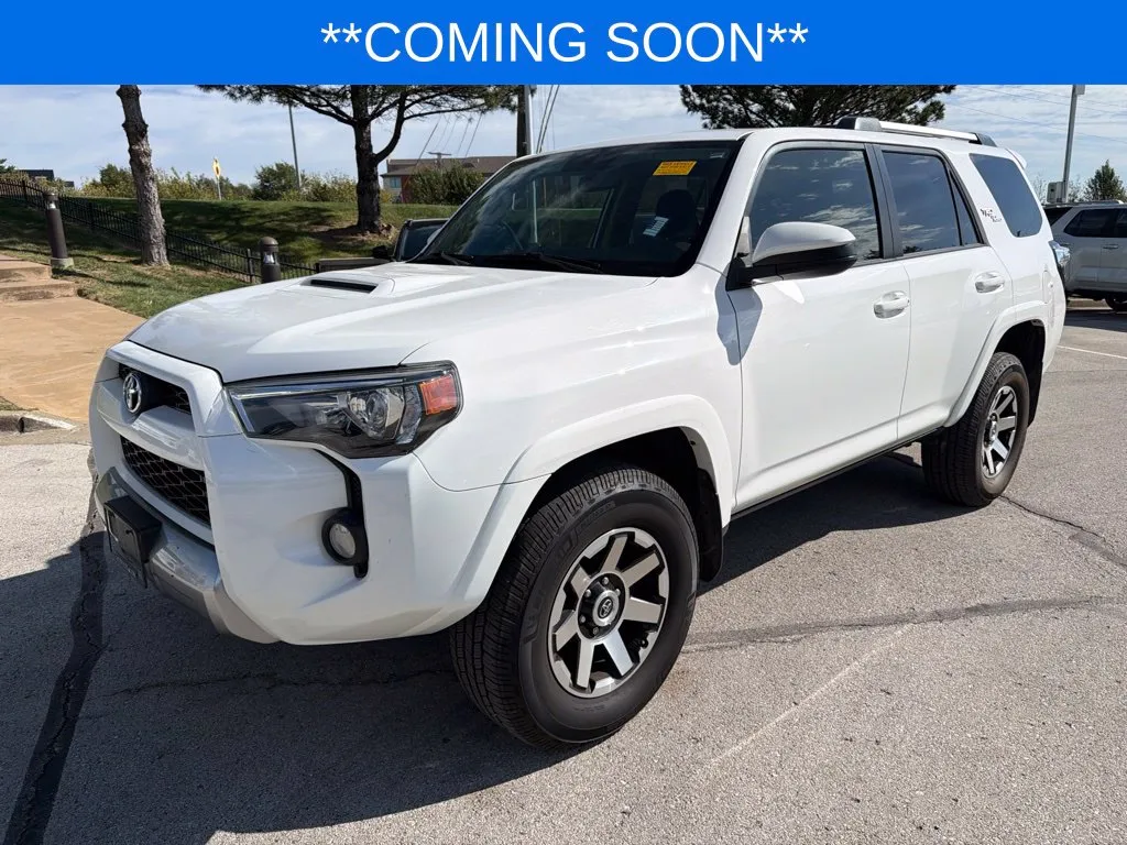 White 2017 Toyota 4Runner TRD Off-Road for sale in Kansas City, MO