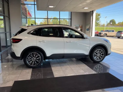 More photos of 2024 Ford Escape Plug-In Hybrid at Jay Wolfe Toyota, MO