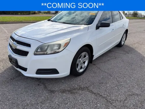 White 2013 Chevrolet Malibu LS for sale in Kansas City, MO