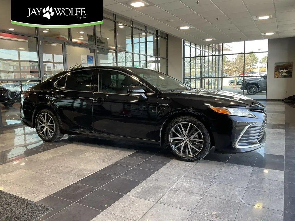 2021 Toyota Camry Hybrid XLE for sale in Kansas City, MO