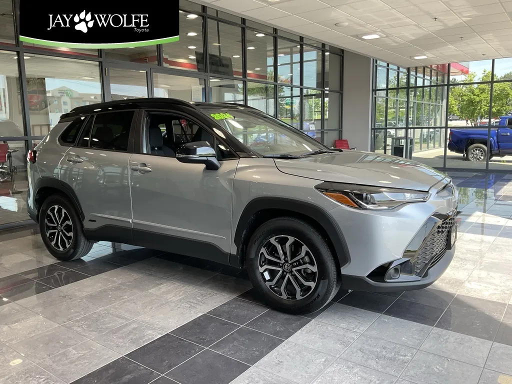 Used 2024 Toyota Corolla Cross Hybrid SE for sale in Kansas City