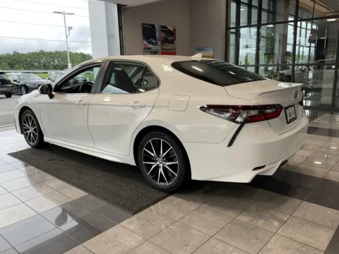 More photos of 2023 Toyota Camry SE at Jay Wolfe Toyota, MO