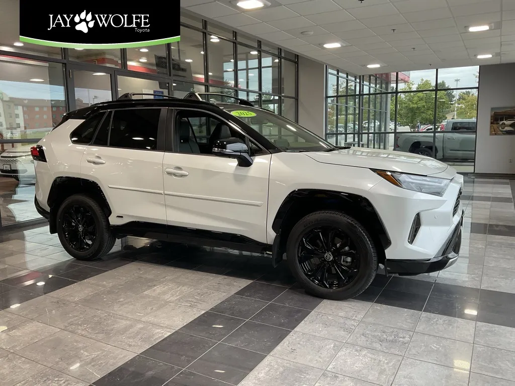 White 2025 Toyota RAV4 Hybrid XSE for sale in Kansas City, MO