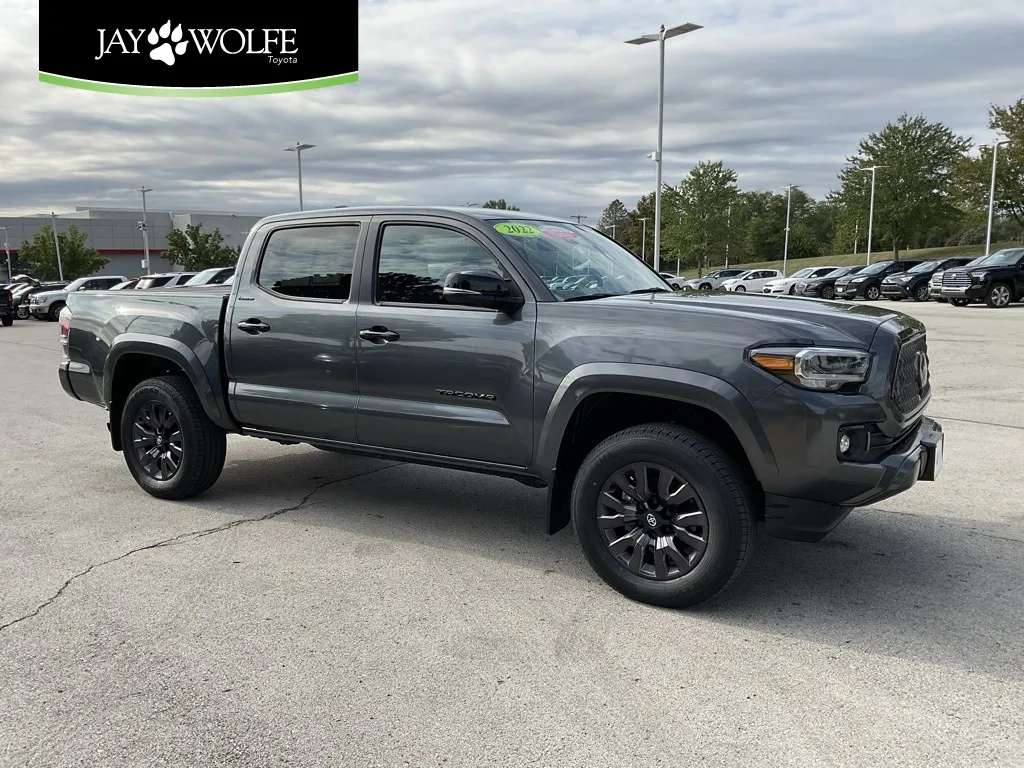 M*T様 イワタデンキ　ルミエール　グレー Used 2022 Toyota Tacoma Limited for sale in Kansas City, MO at Jay