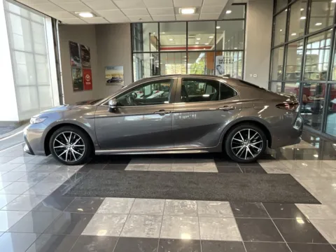 More photos of 2023 Toyota Camry SE at Jay Wolfe Toyota, MO