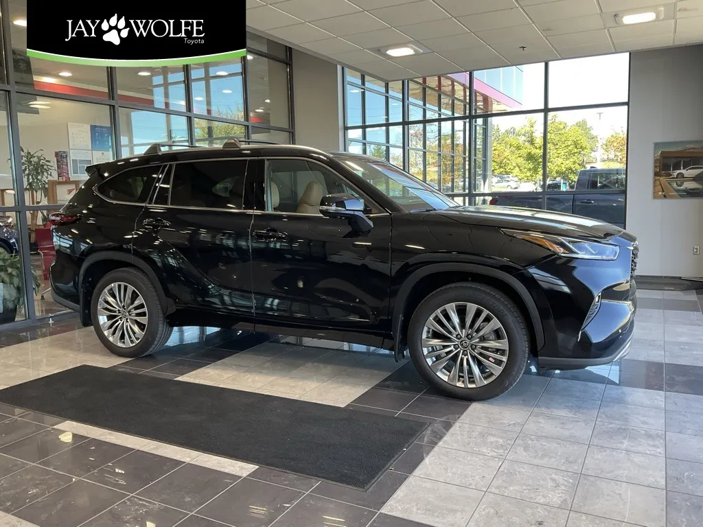 Black 2025 Toyota Highlander Platinum for sale in Kansas City, MO