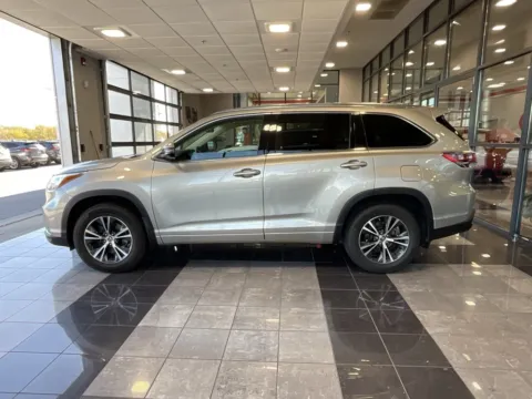 More photos of 2016 Toyota Highlander XLE V6 at Jay Wolfe Toyota, MO