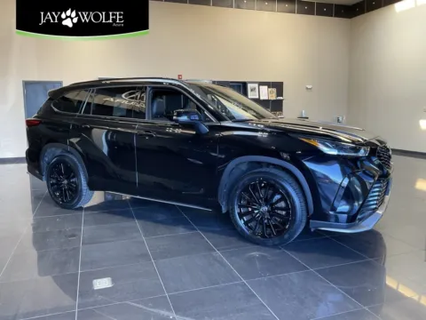 Black 2023 Toyota Highlander L for sale in Kansas City, MO