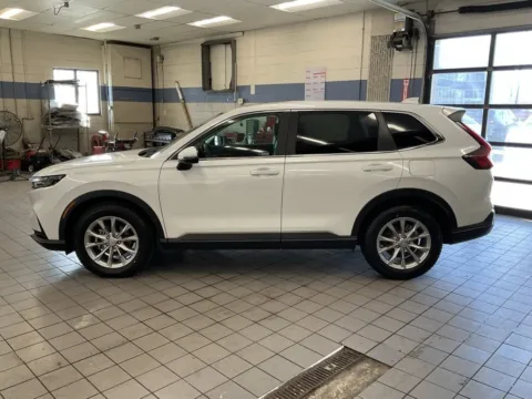 More photos of 2023 Honda CR-V EX-L at Jay Wolfe Acura, MO