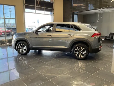 More photos of 2024 Volkswagen Atlas Cross Sport 2.0T SE at Jay Wolfe Acura, MO