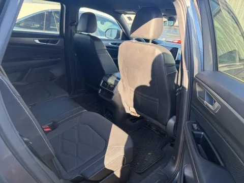 More photos of 2024 Volkswagen Atlas Cross Sport 2.0T SE at Jay Wolfe Acura, MO