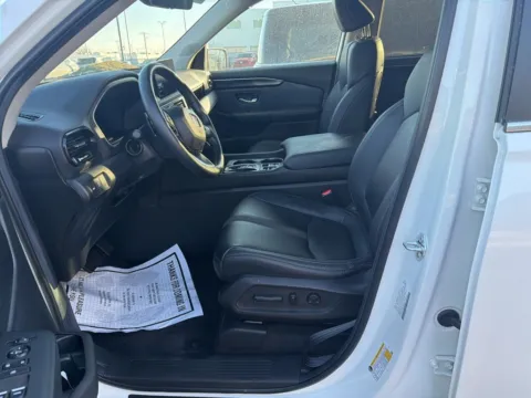 Another view of 2025 Honda Pilot EX-L for sale in Kansas City, MO at Jay Wolfe Acura