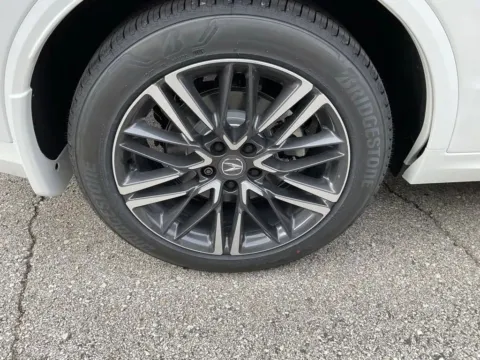 More photos of 2026 Acura MDX w/Advance Package at Jay Wolfe Acura, MO