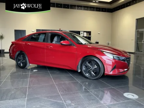 Red 2022 Hyundai Elantra SEL for sale in Kansas City, MO