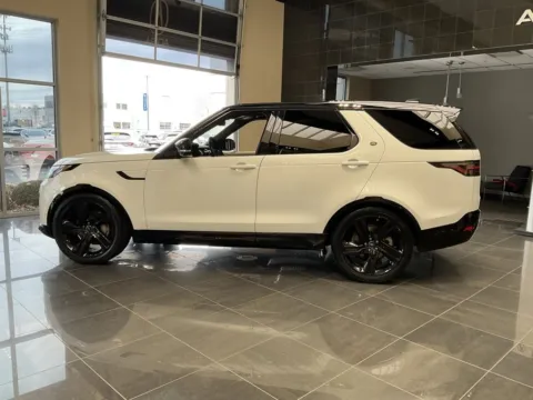 More photos of 2023 Land Rover Discovery S R-Dynamic at Jay Wolfe Acura, MO