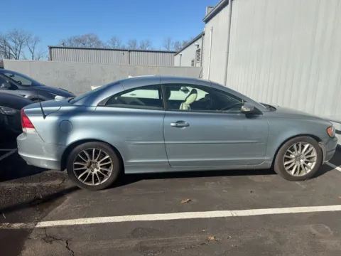 More photos of 2008 Volvo C70 T5 at Jay Wolfe Acura, MO