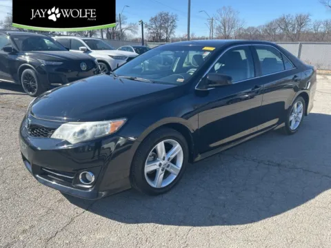Black 2013 Toyota Camry XLE for sale in Kansas City, MO