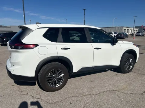 More photos of 2024 Nissan Rogue S at Jay Wolfe Acura, MO