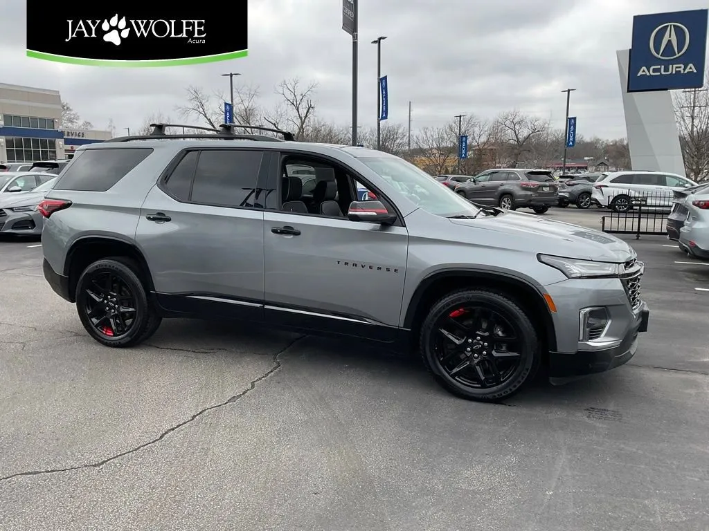 GWセール‼️貴重ブラジル代表•選手支給品•ウインドブレーカー・グレー（US−L） Used 2023 Chevrolet Traverse Premier for sale in Kansas City, MO