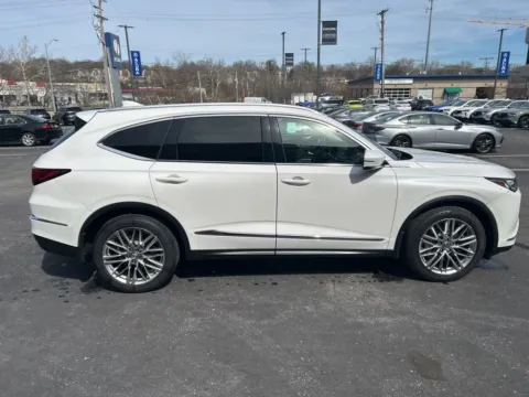 More photos of 2023 Acura MDX w/Advance Package at Jay Wolfe Acura, MO
