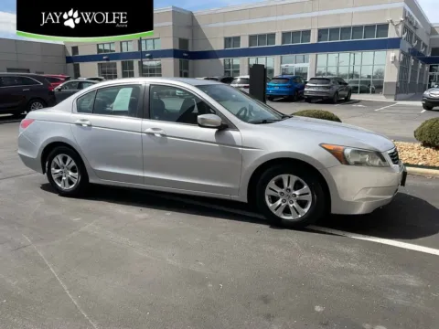 Silver 2010 Honda Accord Sdn LX-P for sale in Kansas City, MO