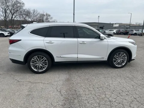 More photos of 2024 Acura MDX w/Advance Package at Jay Wolfe Acura, MO
