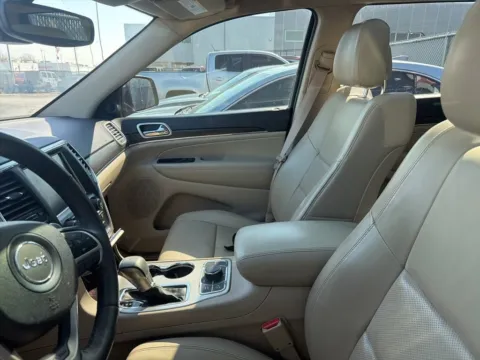 More photos of 2017 Jeep Grand Cherokee Limited at Jay Wolfe Acura, MO