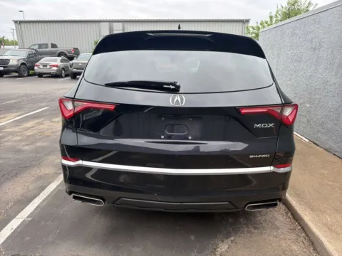 More photos of 2022 Acura MDX w/Technology Package at Jay Wolfe Acura, MO