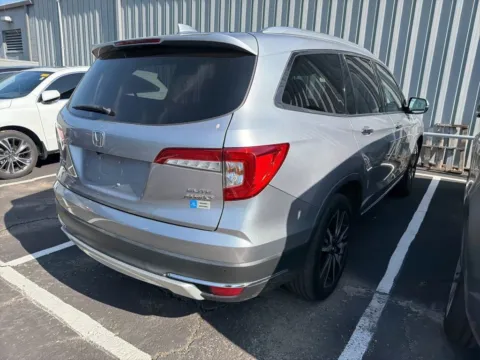 More photos of 2019 Honda Pilot Elite at Jay Wolfe Acura, MO