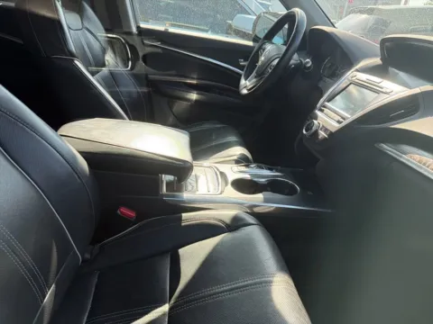 More photos of 2017 Acura MDX w/Advance Pkg at Jay Wolfe Acura, MO