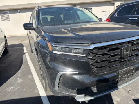 Photos of 2023 Honda Pilot Touring for sale in Kansas City, MO at Jay Wolfe Acura