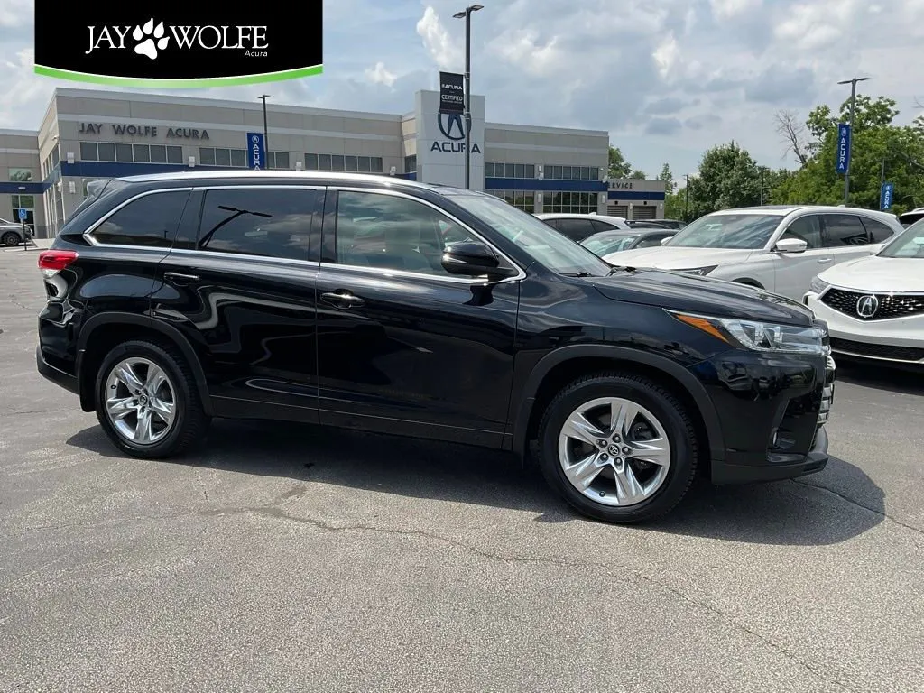 Black 2017 Toyota Highlander Limited for sale in Kansas City, MO