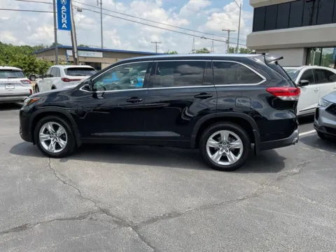 More photos of 2017 Toyota Highlander Limited at Jay Wolfe Acura, MO