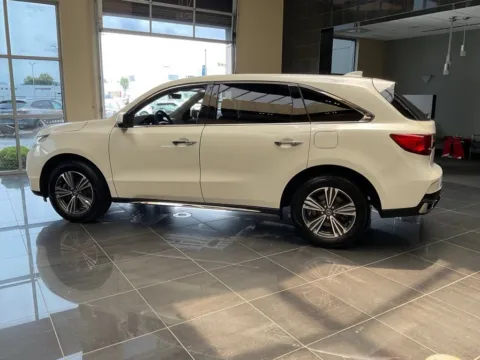 More photos of 2017 Acura MDX 3.5L at Jay Wolfe Acura, MO