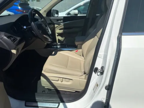 More photos of 2017 Acura MDX 3.5L at Jay Wolfe Acura, MO