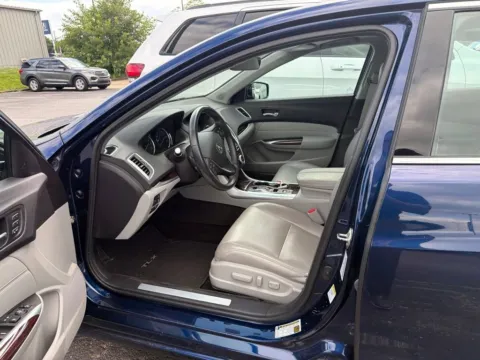 More photos of 2017 Acura TLX V6 w/Advance Pkg at Jay Wolfe Acura, MO