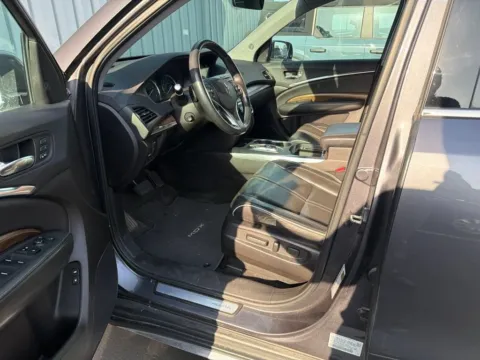 More photos of 2017 Acura MDX w/Advance Pkg at Jay Wolfe Acura, MO