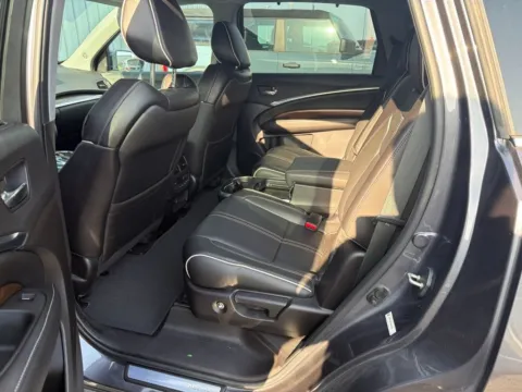 More photos of 2017 Acura MDX w/Advance Pkg at Jay Wolfe Acura, MO