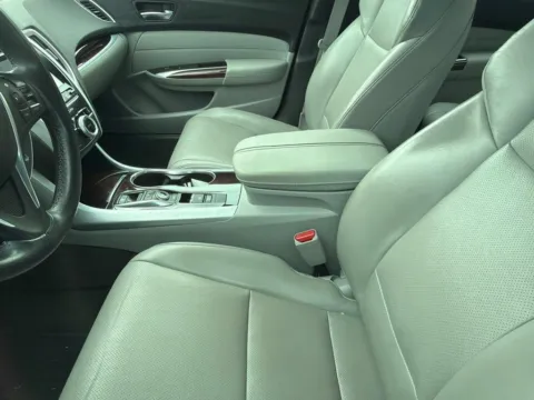 More photos of 2017 Acura TLX V6 w/Technology Pkg at Jay Wolfe Acura, MO