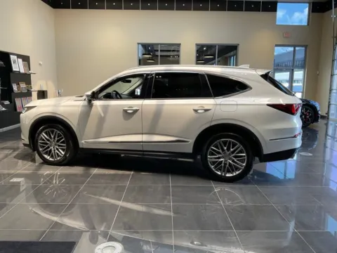 More photos of 2023 Acura MDX w/Advance Package at Jay Wolfe Acura, MO