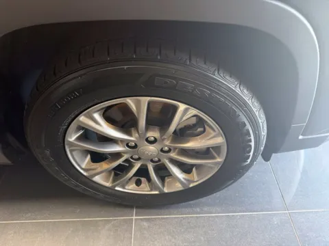 More photos of 2020 Jeep Cherokee Latitude Plus at Jay Wolfe Acura, MO