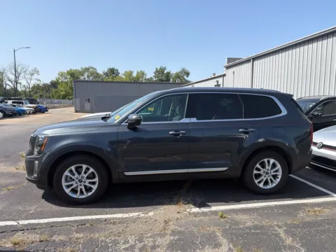 More photos of 2022 Kia Telluride S at Jay Wolfe Acura, MO