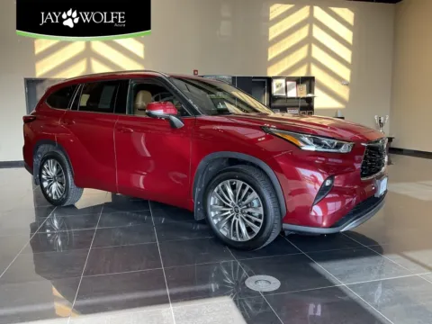 Red 2021 Toyota Highlander Platinum for sale in Kansas City, MO