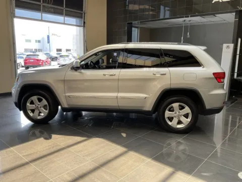 More photos of 2013 Jeep Grand Cherokee Laredo at Jay Wolfe Acura, MO